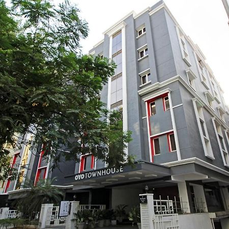 Oyo Townhouse 9 Hitech City Хидерабад Екстериор снимка