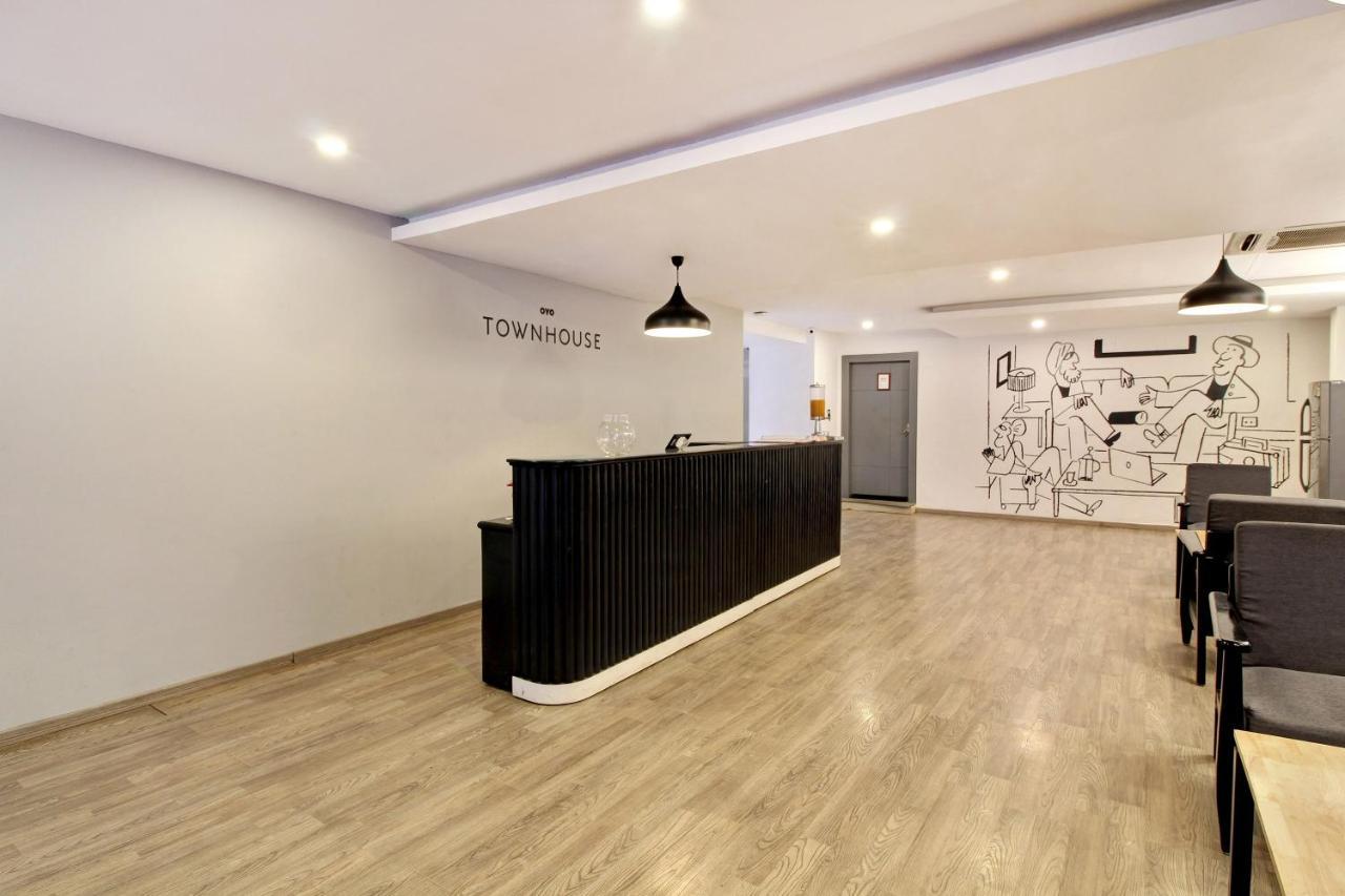 Oyo Townhouse 9 Hitech City Хидерабад Екстериор снимка