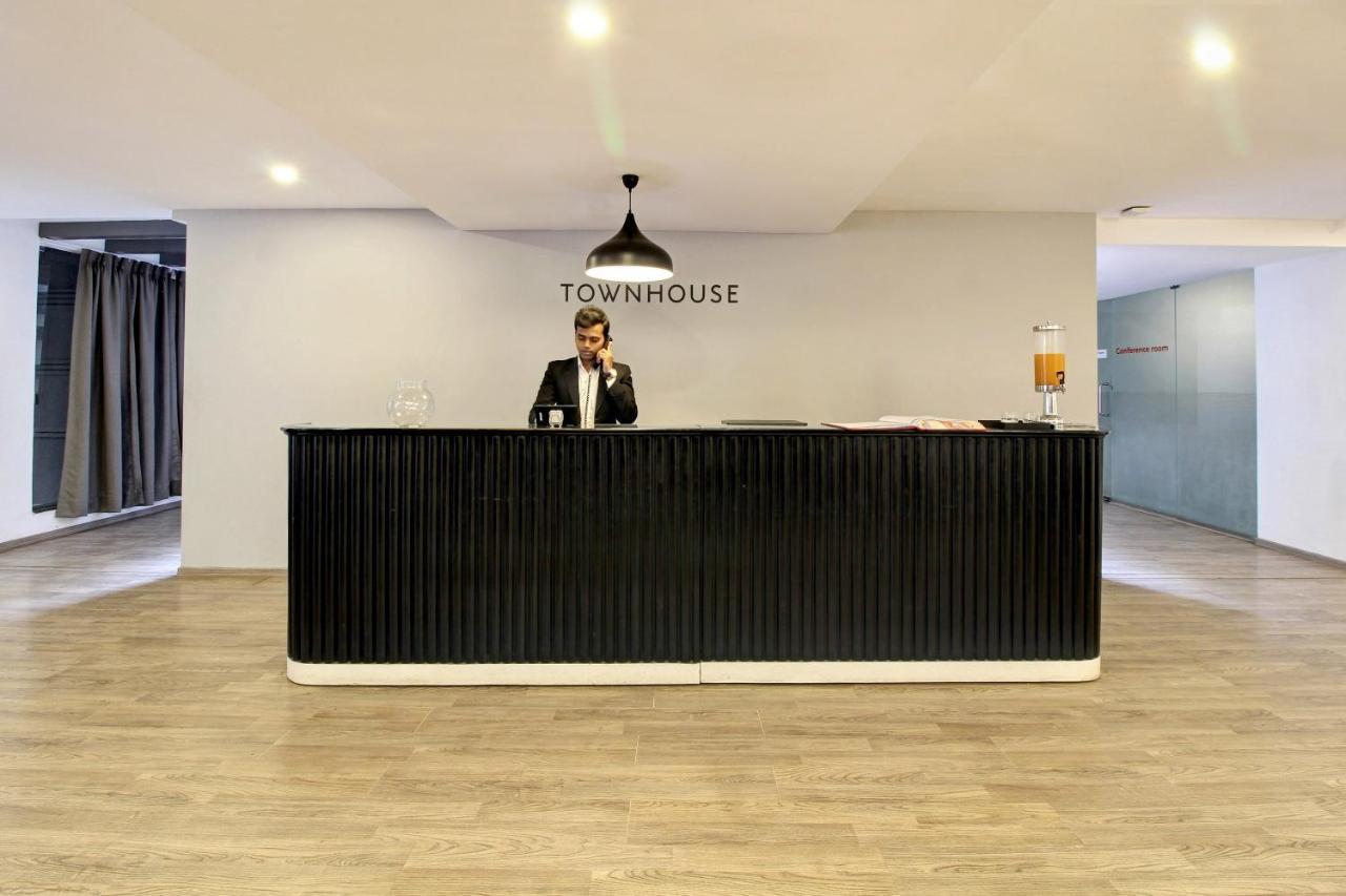 Oyo Townhouse 9 Hitech City Хидерабад Екстериор снимка